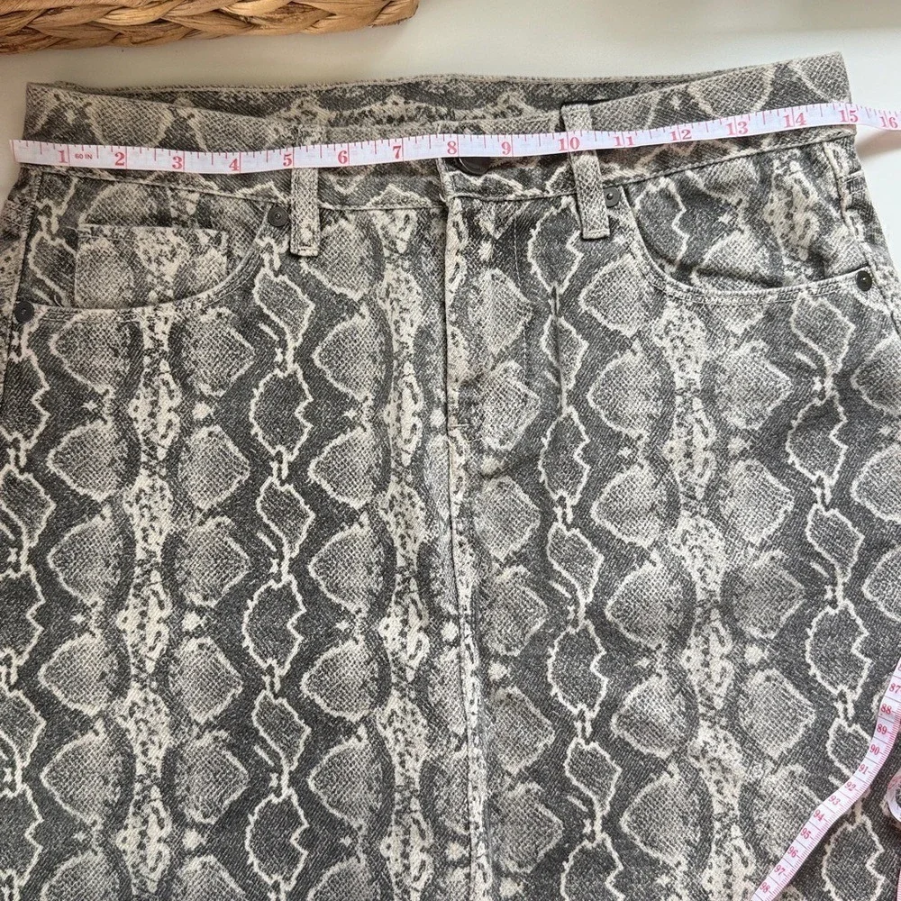 Blank NYC Snakeskin Print Denim Mini‎ Skirt Grey Black 85WK0181 Size 27